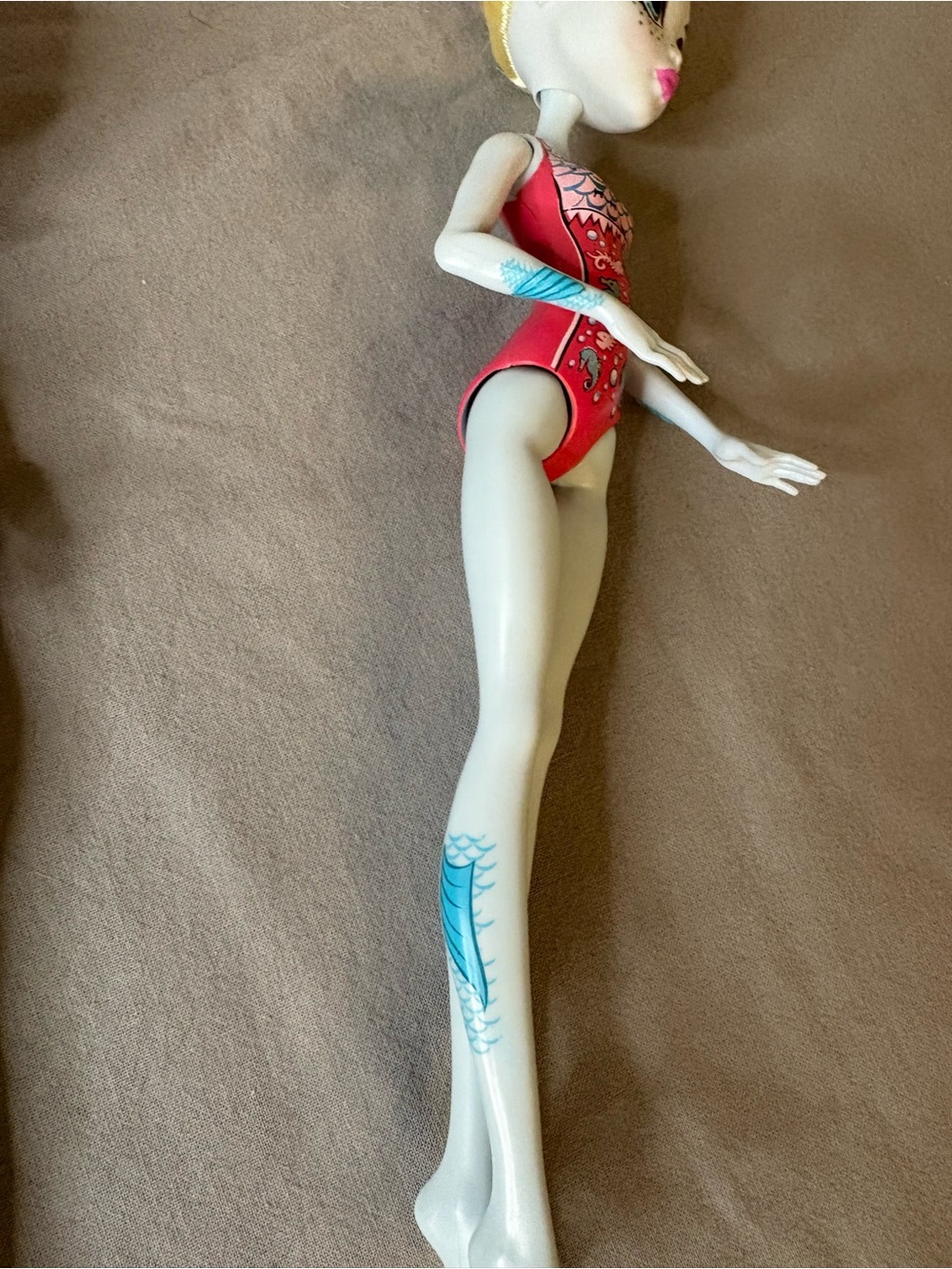 Monster High Laguna Blue and Ari Hauntington Swim Dolls - Picture 4 of 5